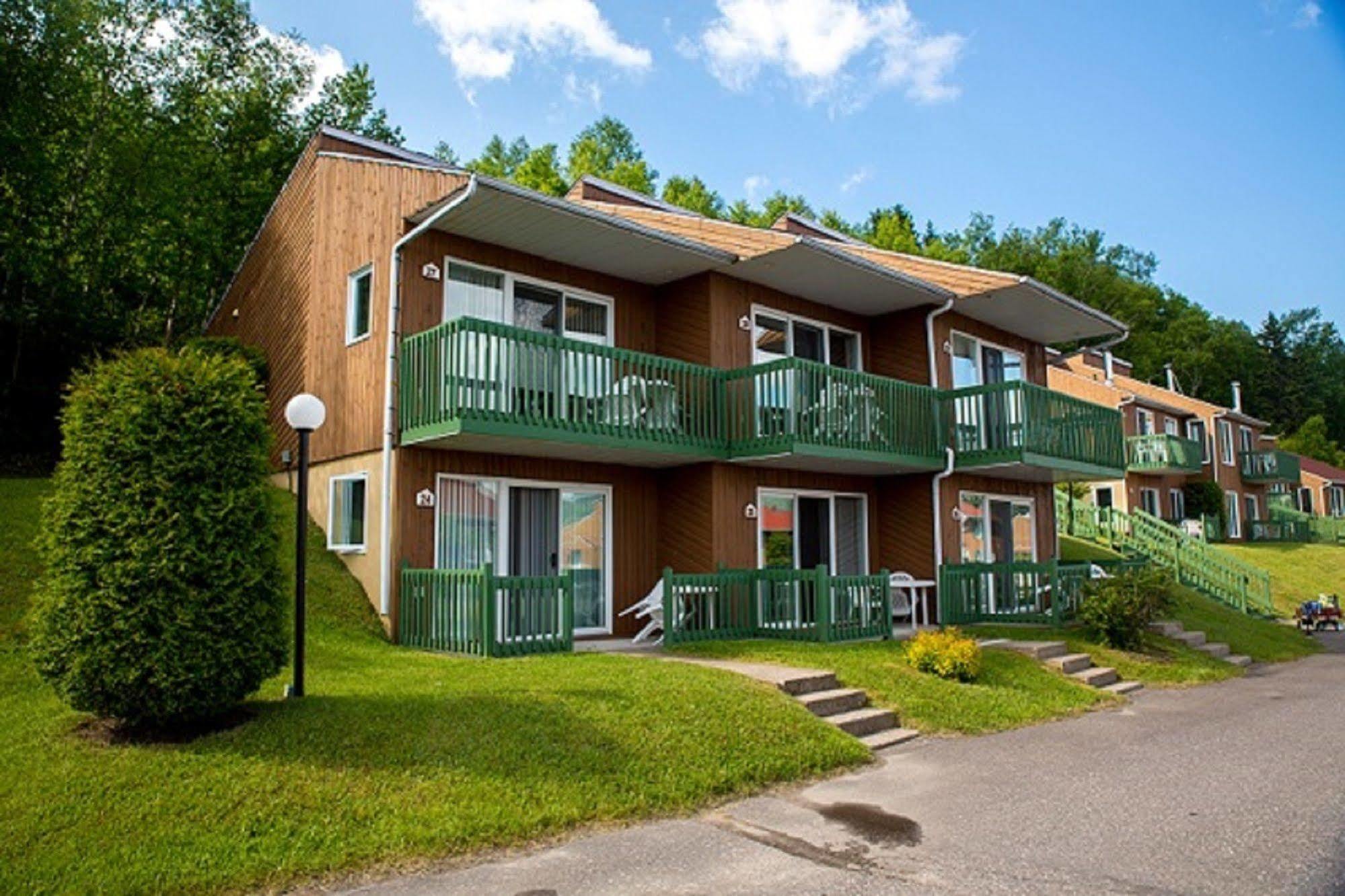 LʼAnse-Saint-Jean Chalets Condos Sur Le Fjord מראה חיצוני תמונה