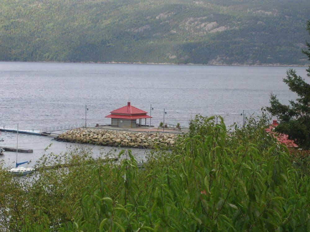 LʼAnse-Saint-Jean Chalets Condos Sur Le Fjord מראה חיצוני תמונה