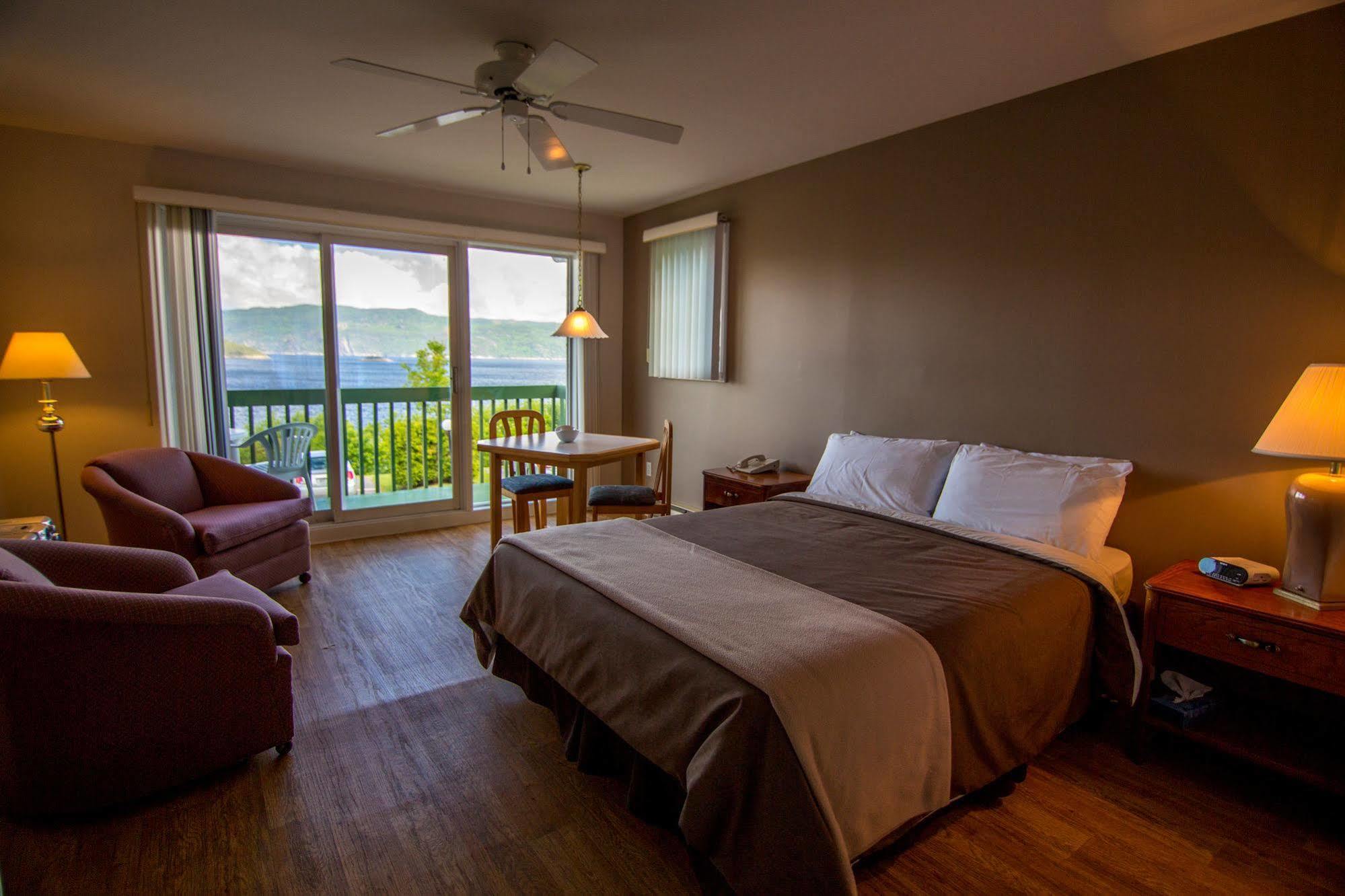 LʼAnse-Saint-Jean Chalets Condos Sur Le Fjord מראה חיצוני תמונה